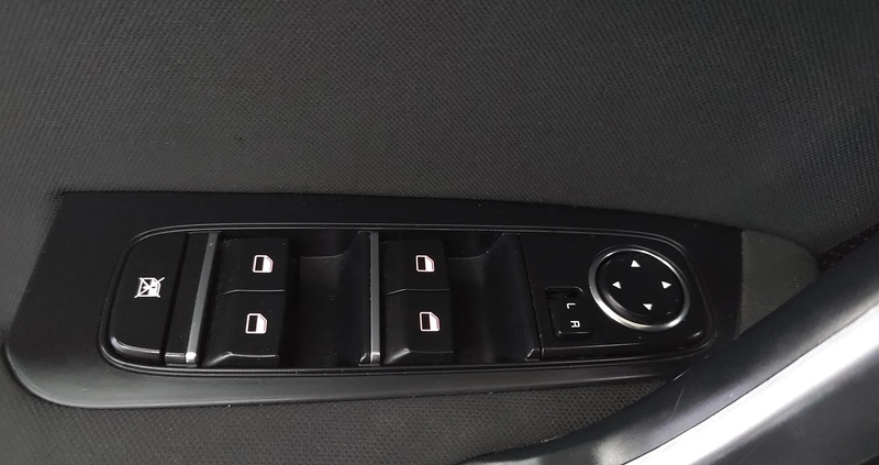 Kia Ceed cena 52800 przebieg: 119000, rok produkcji 2019 z Ślesin małe 379